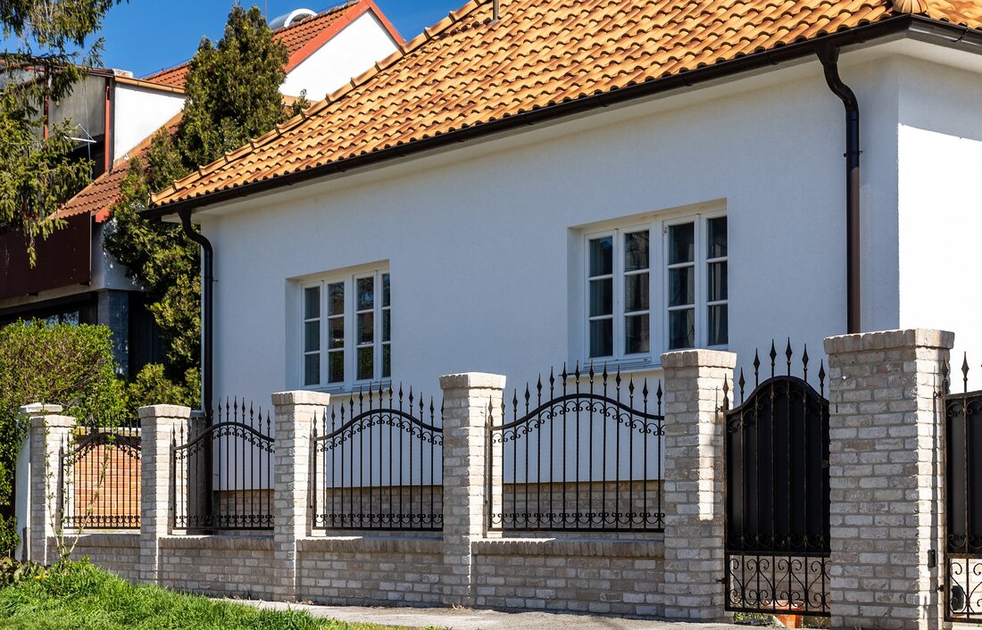 Tehlový obklad Antica Beige na plote a múrikoch od Rustique.sk