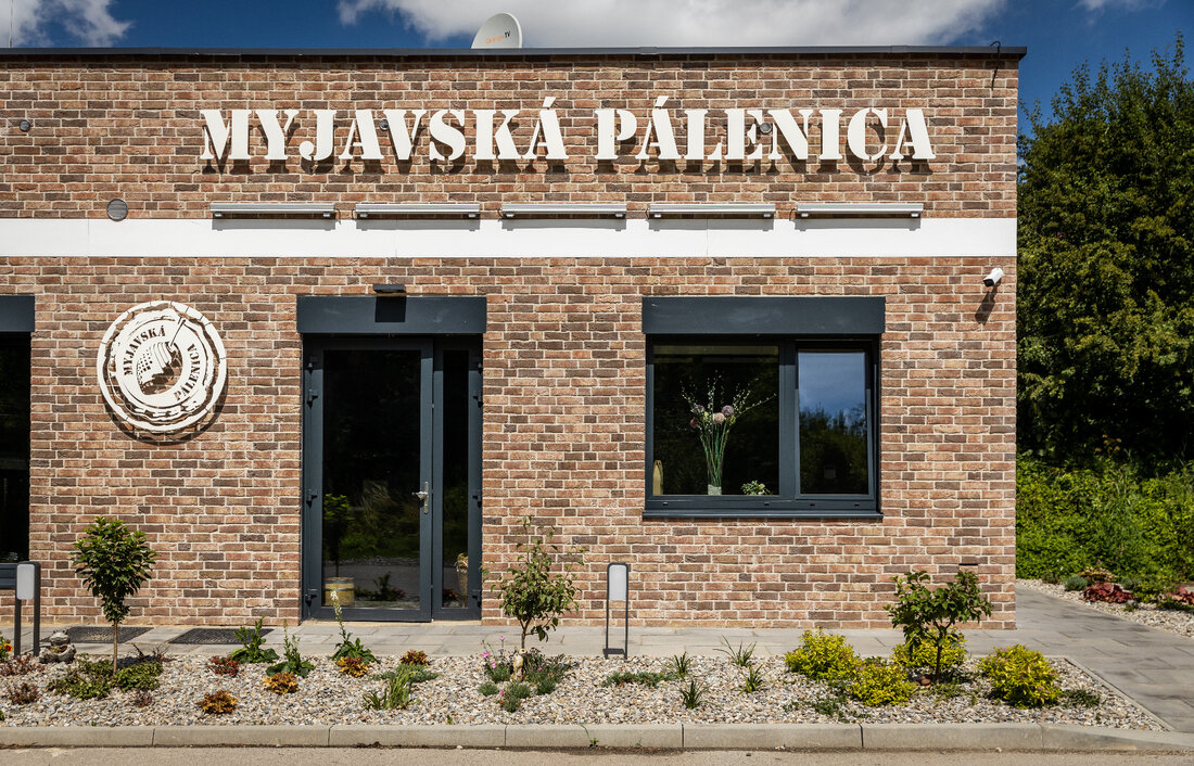 Tehlový obklad Bronseo na budove pálenice od Rustique.sk
