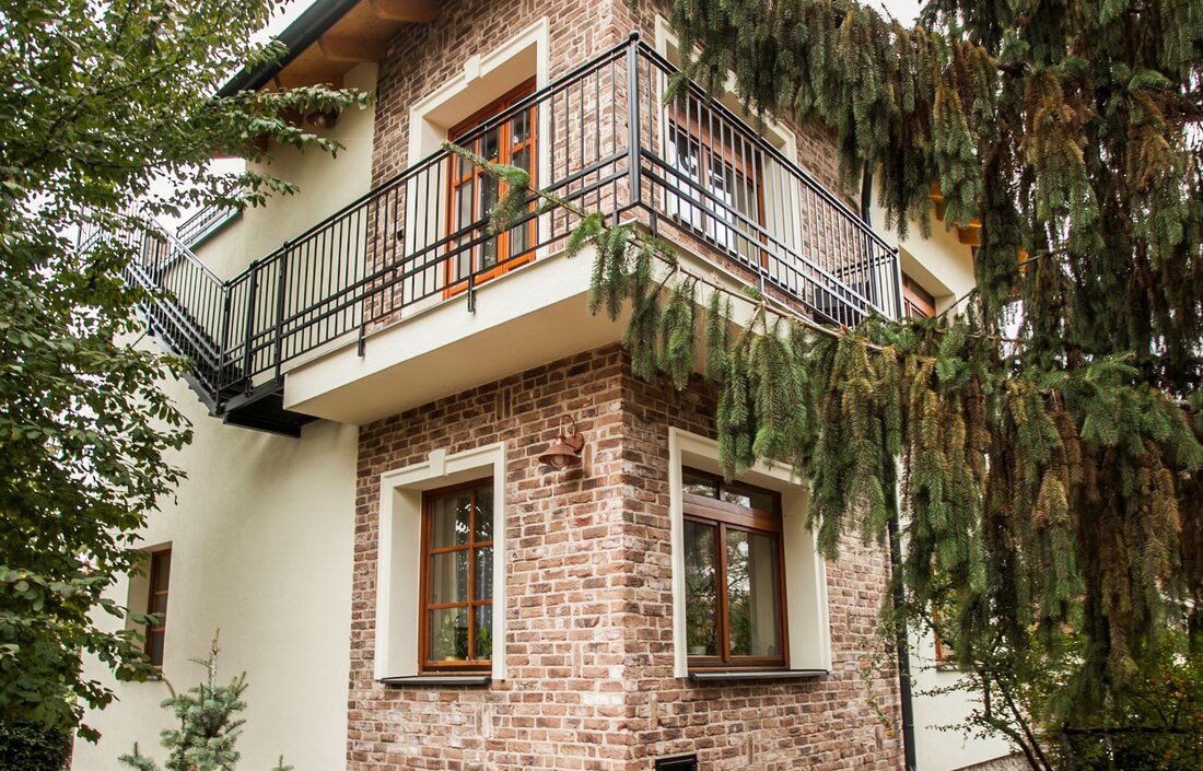 Autentický tehlový obklad Hermitage Antiek 1 na plote a fasáde rodinného domu od Rustique.sk