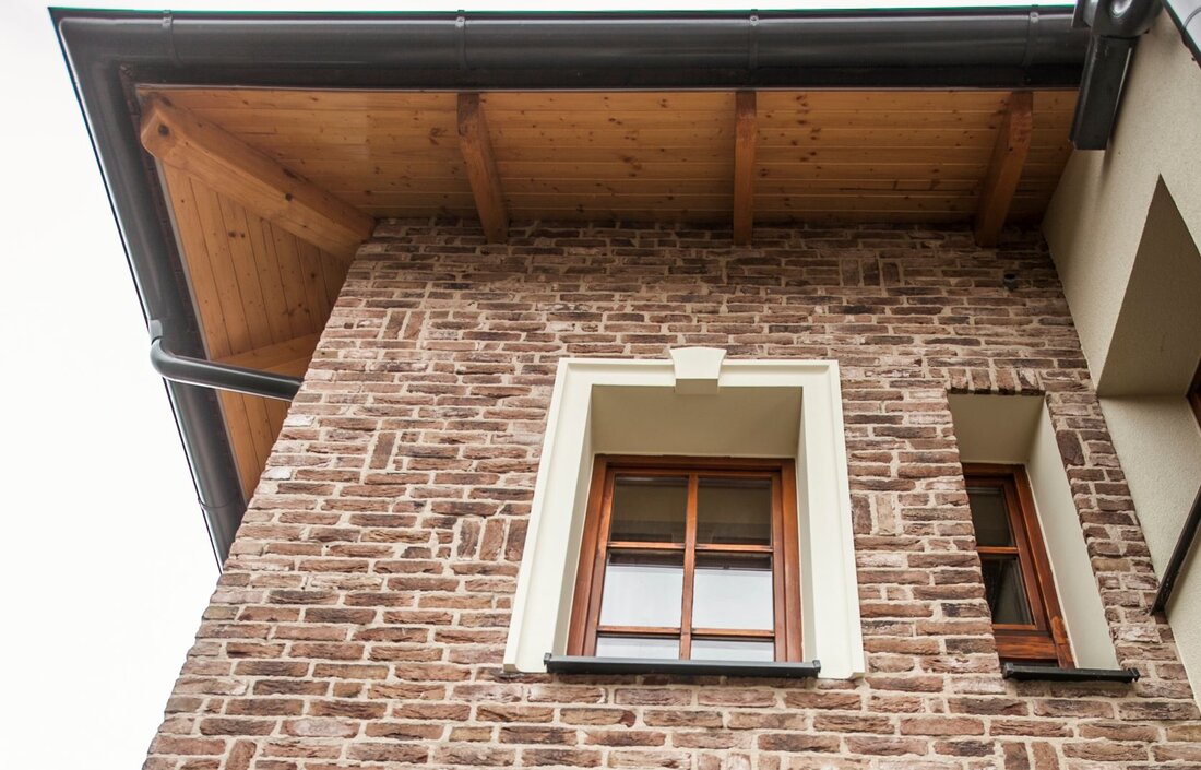 Autentický tehlový obklad Hermitage Antiek 1 na plote a fasáde rodinného domu od Rustique.sk