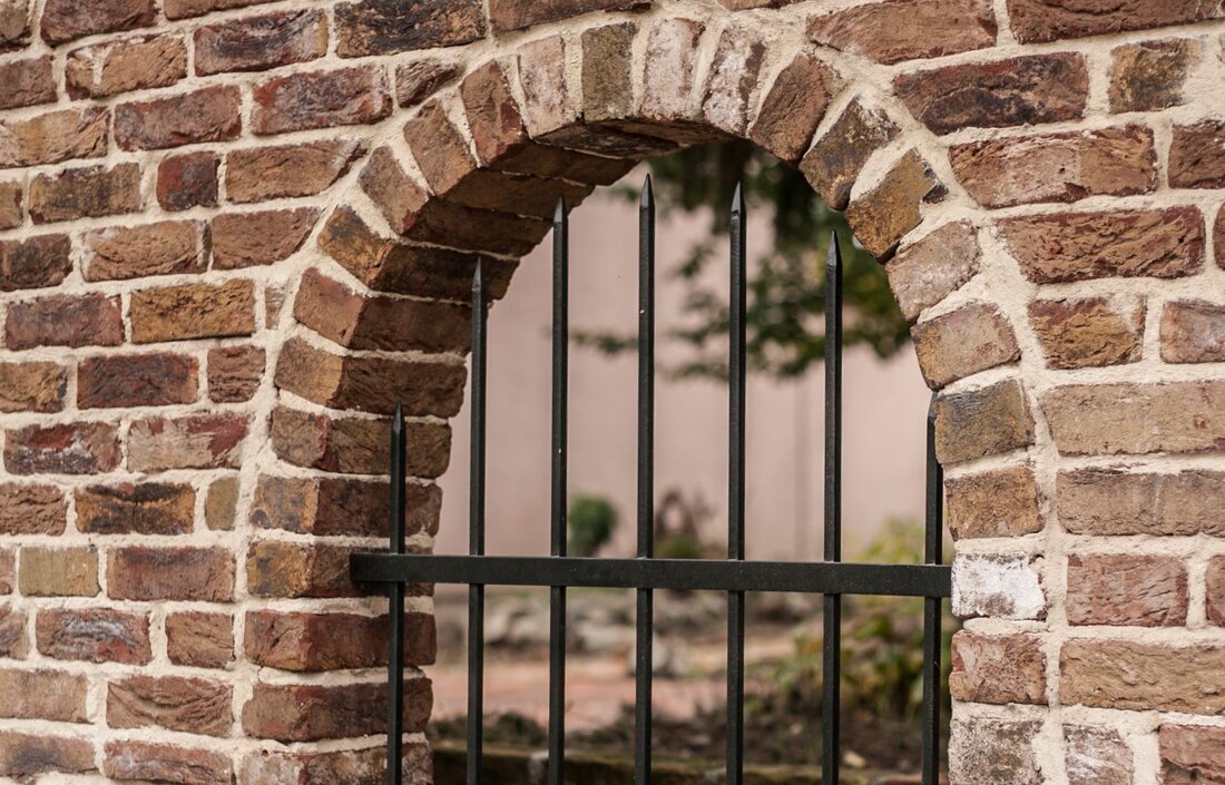 Autentický tehlový obklad Hermitage Antiek 1 na plote a fasáde rodinného domu od Rustique.sk