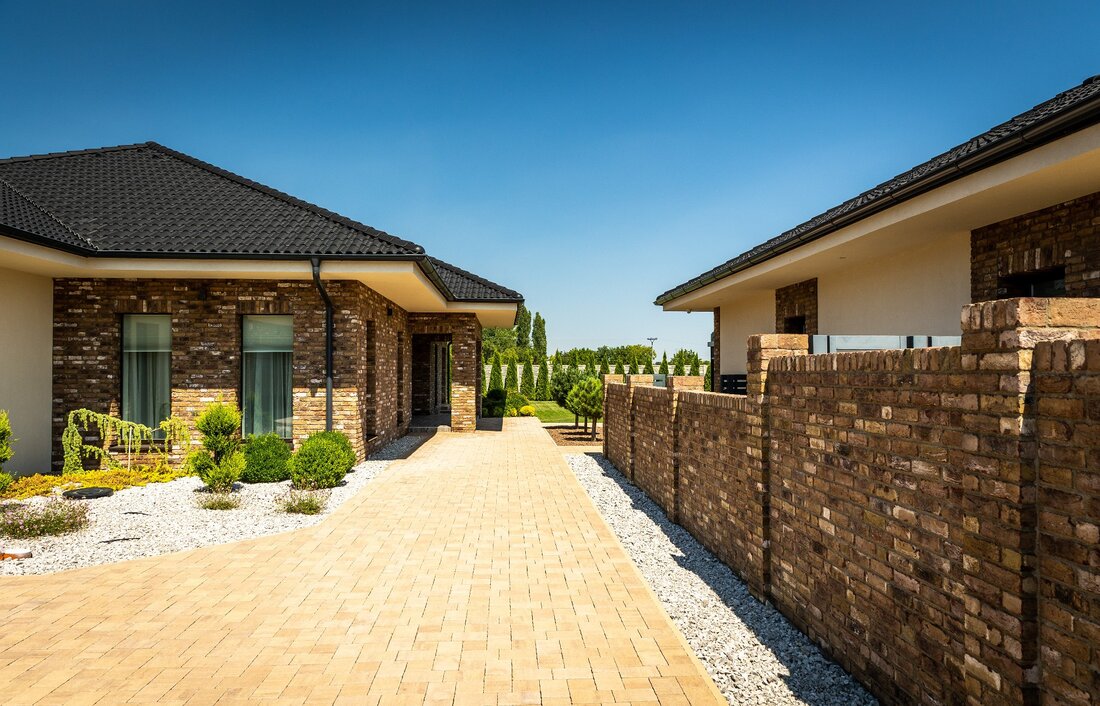 Tehlový obklad Hermitage Antiek v exteriéri rodinného domu od Rustique.sk