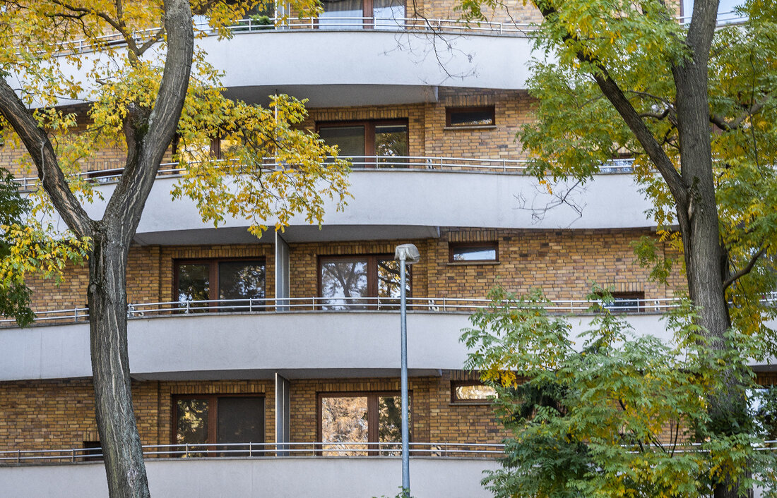 Tehlový obklad London Yellow na fasáde polyfunkčnej budovy od Rustique.sk