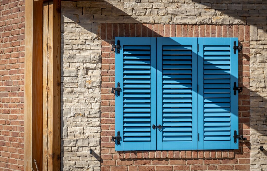 Tehlový obklad Terra Cotta na rodinnom dome v mediteránskom štýle od Rustique.sk