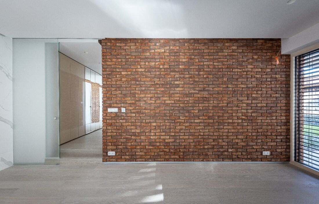 Tehlový obklad Terra Cotta v interiéri moderného rodinného domu od Rustique.sk