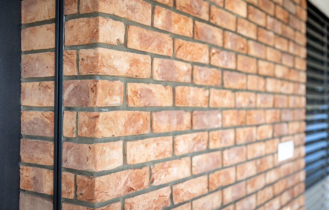 Tehlový obklad Terra Cotta na fasáde moderného rodinného domu od Rustique.sk
