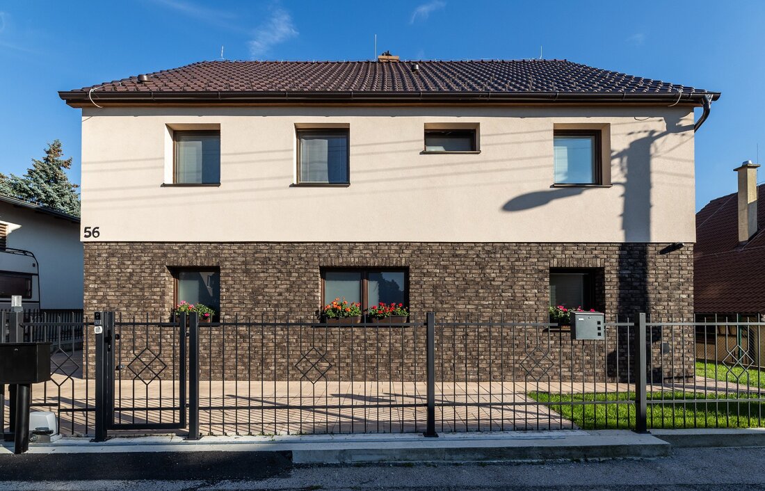 Tehlový obklad Umber na fasáde rodinného domu od Rustique.sk