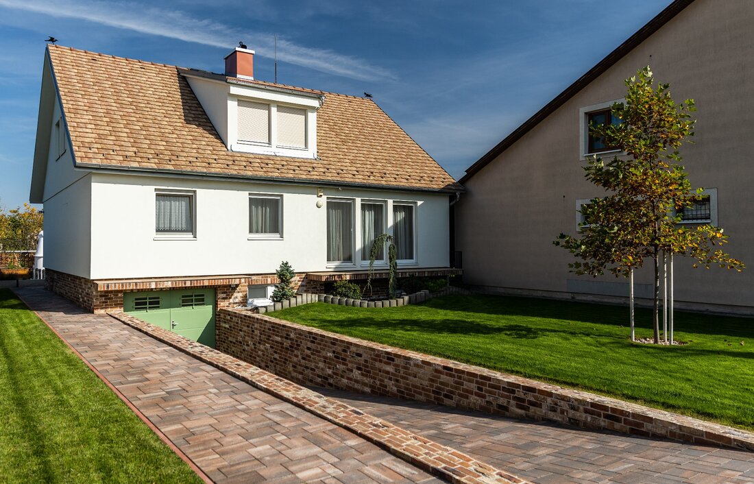 Tehlový obklad Red Kasteel v exteriéri rodinného domu od Rustiuque.sk